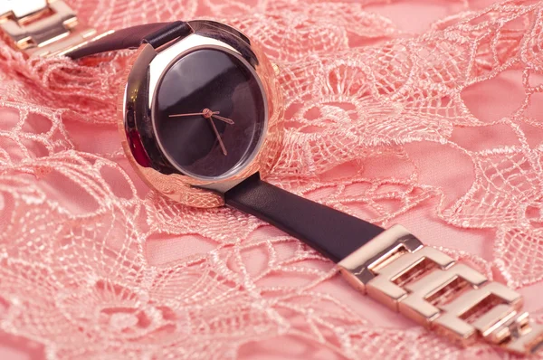 Reloj de pulsera de moda mujer — Foto de Stock