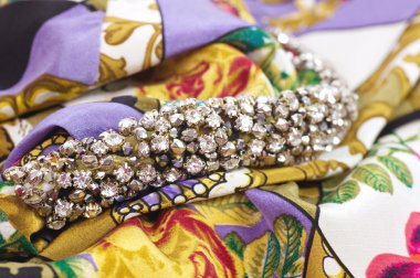 güzel takı yaka elbise