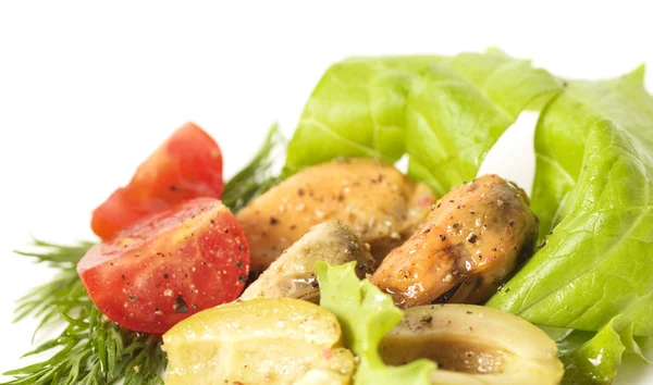 Heerlijke mosselen en garnaal voedsel met salade en olijven — Stockfoto