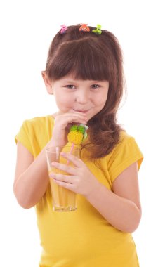 suyu ile küçük kız