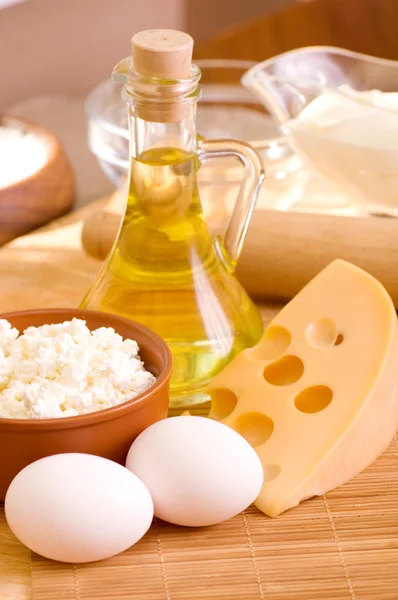 Ingredienti per l'impasto tavolo in legno — Foto Stock