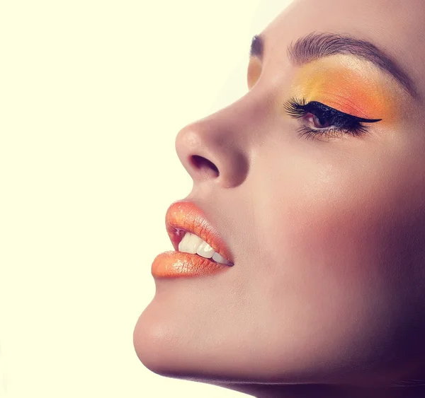 Portrait of beautiful young woman with makeup — Stock Photo, Image