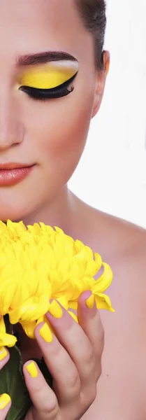 Portrait of beautiful young woman with makeup — Stock Photo, Image