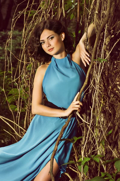 Beautiful young woman in spring garden — Stock Photo, Image