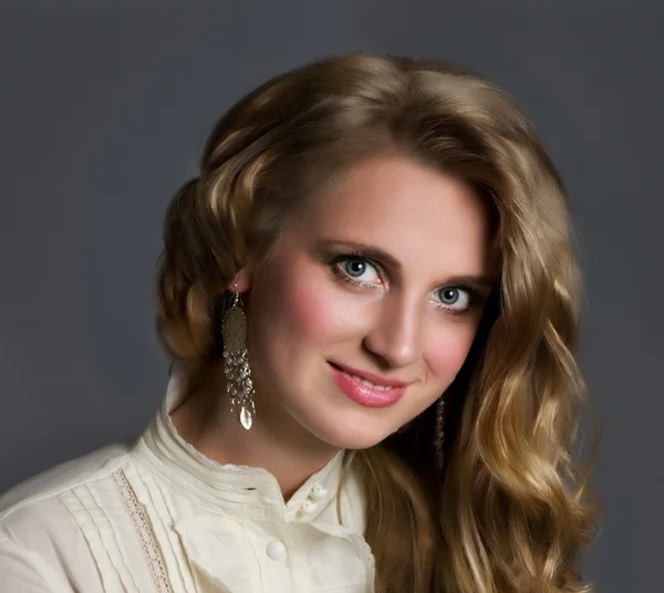 Portrait of beautiful young woman with makeup — Stock Photo, Image