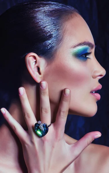 Portrait of beautiful young woman with makeup — Stock Photo, Image