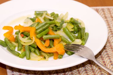 biber ile Asya kızarmış kuşkonmaz