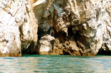 dağların yakınlarında okyanus