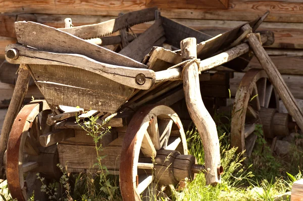 Vieux chariot en bois — Photo