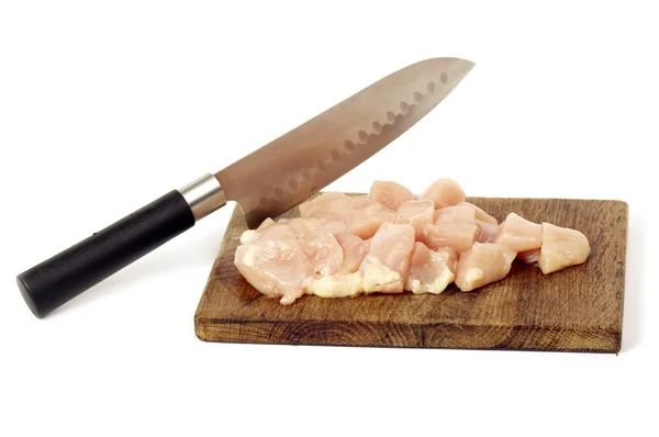 Сырое мясо с ножом на белом фоне — стоковое фото