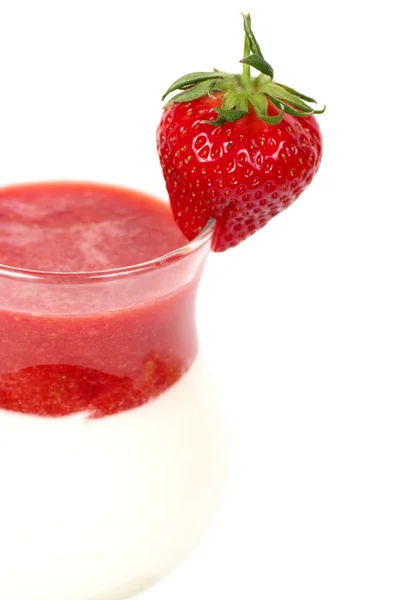 Fresh juice cocktail with strawberry in a glass. — Stock Photo, Image