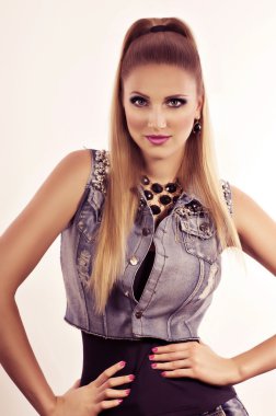 makyaj ile güzel bir genç kadın