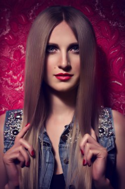 makyaj ile güzel bir genç kadın