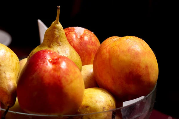 美味新鲜的苹果和梨 — 图库照片