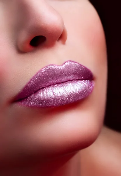 Primer plano de hermosos labios femeninos — Foto de Stock