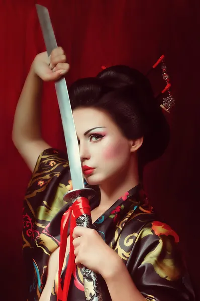 Beautiful geisha in kimono with samurai sword — Stock Photo, Image