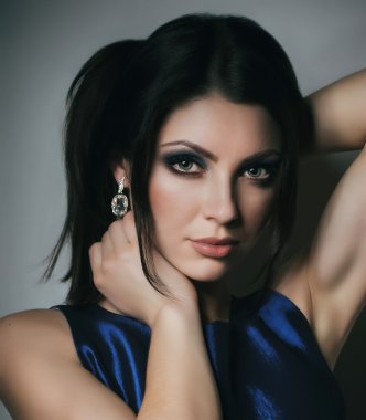 makyaj ile güzel bir genç kadın