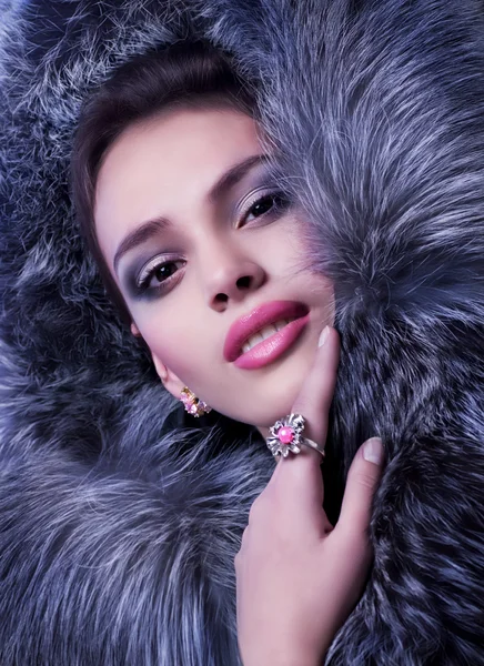 Portrait of a woman in fur coat — Stock Photo, Image