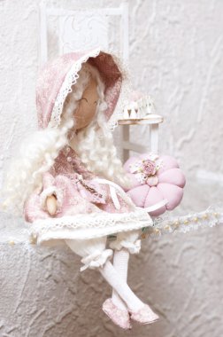 pembe elbisenin içinde bebek