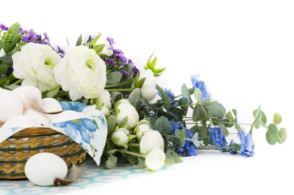 Påskägg med blommor — Stockfoto