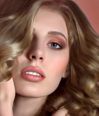 Genç sarışın bir kadın yüzü