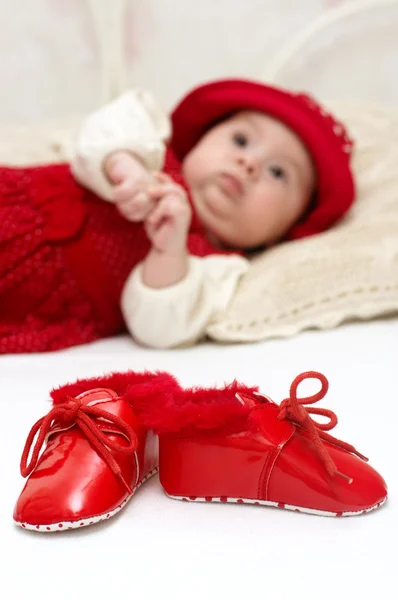 Menina bonito em chapéu vermelho — Fotografia de Stock