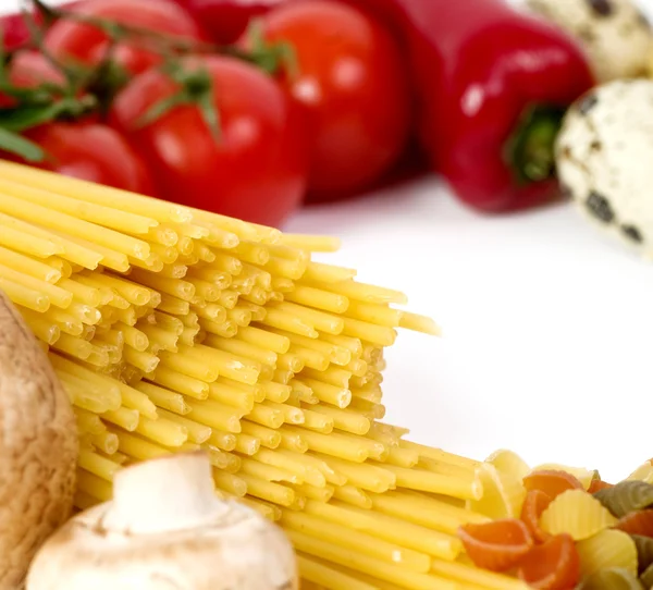 Italian raw pasta with tomatoes, cheese and spices — Stock Photo, Image