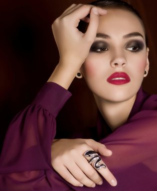 kadın moda takı değerli süslemeleri ile