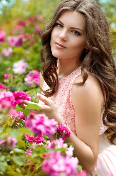 Beautiful woman in spring garden — Stock Photo, Image