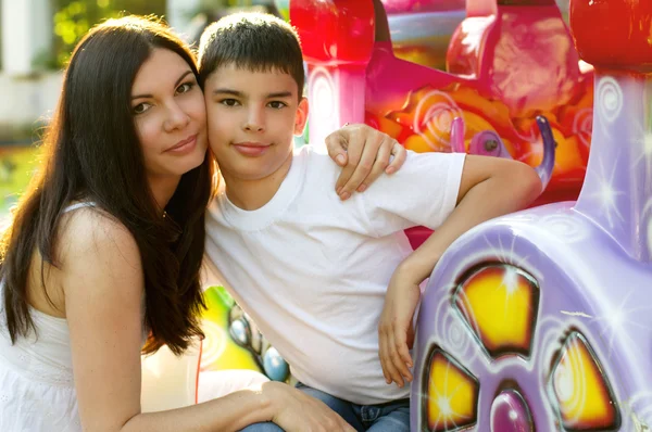 Madre con suo figlio adolescente — Foto Stock