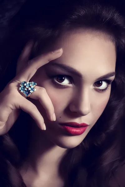 Mujer con joyas — Foto de Stock