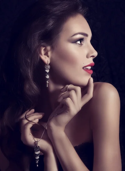 Mujer con joyas — Foto de Stock