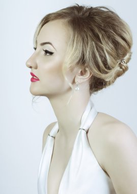 Makyajlı güzel kadın