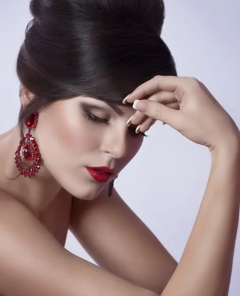 Mujer con joyas — Foto de Stock