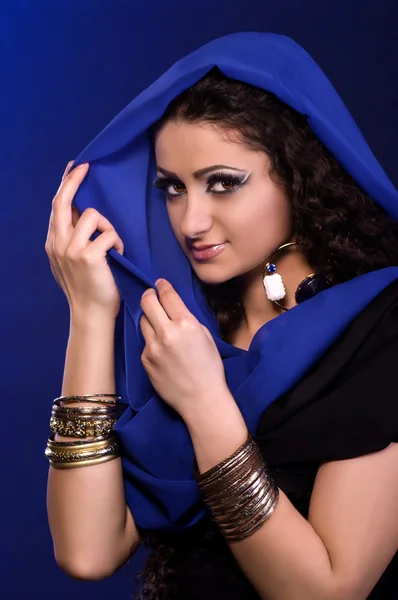 Donna in abiti arabi — Foto Stock