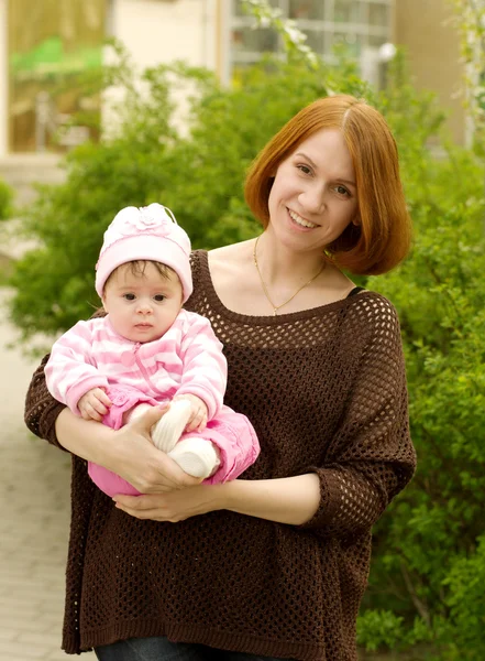 Bebek ile anne — Stok fotoğraf