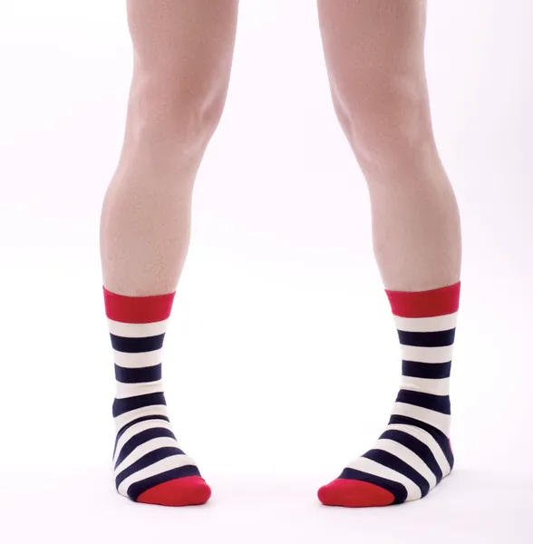 Piernas masculinas en calcetines — Foto de Stock