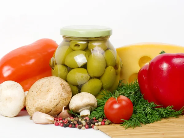 Gemüse und Oliven — Stockfoto