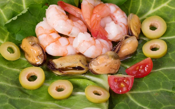 Tasty mussels and prawn — Stock Photo, Image