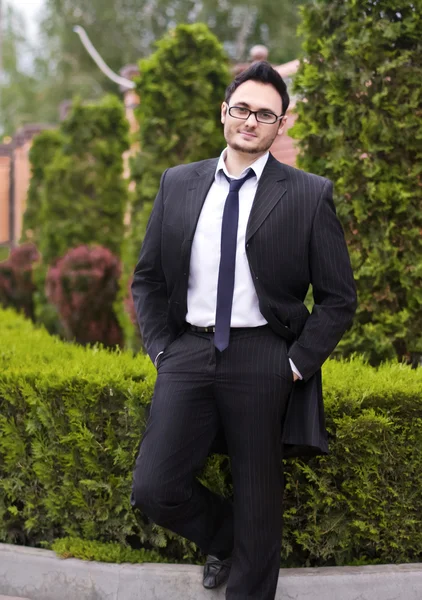 Groom in an elegant suit — Stock Photo, Image