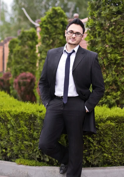 Novio en un traje elegante — Foto de Stock