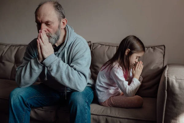 Stoppa Kriget Ukrainska Orolig Medelålders Hoary Man Stödja Liten Rädd — Stockfoto