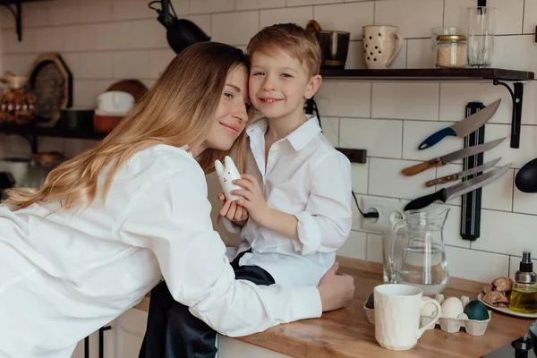 Happy Family Preparing Easter Eggs Indoors Mother Boy Celebrating Happy — Stock Photo, Image