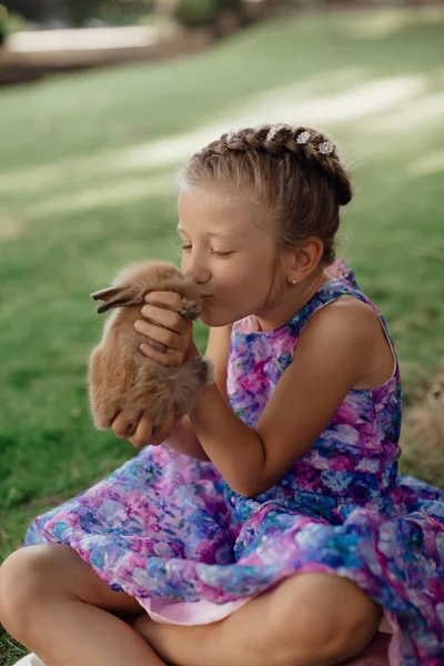 Little Girl Sitting Green Grass Rabbit Cute Child Girl Holding —  Fotos de Stock