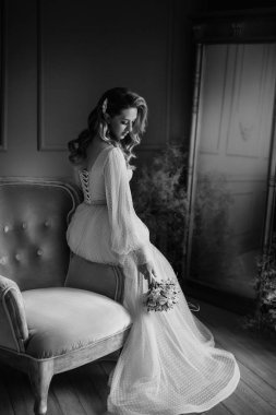 Güzel genç gelinin portresi. Hassas bir kadın portresi. Düğün makyajı. Doğal güzellik..