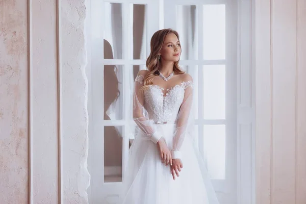 Ritratto Bella Giovane Sposa Nell Abito Sposa Arioso Delicato Ritratto — Foto Stock