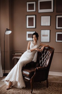 Güzel genç gelinin portresi. Hassas bir kadın portresi. Düğün makyajı. Doğal güzellik..