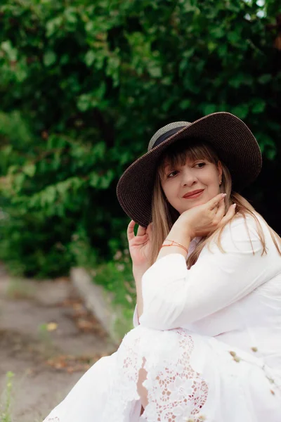 Mid Lady Feeling Good Enjoying Freedom Garden Copy Space Beautiful — Stock Photo, Image