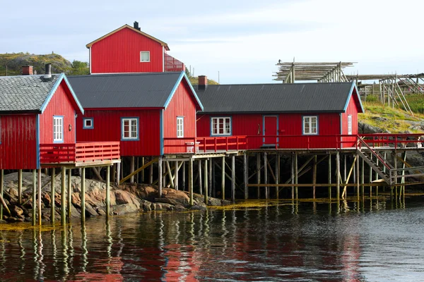 Houten huis op de lofoten-archipel — Stockfoto