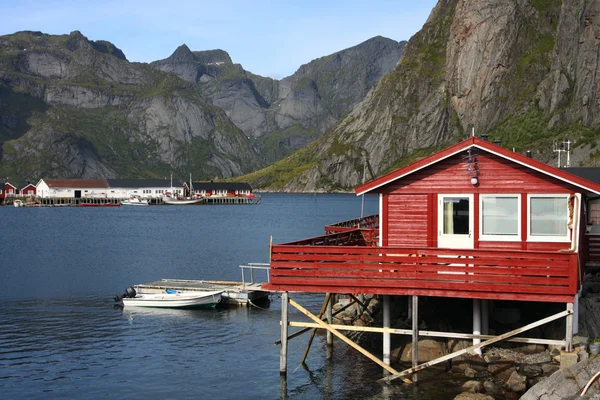 Drewniany dom w archipelagu Lofotów — Zdjęcie stockowe